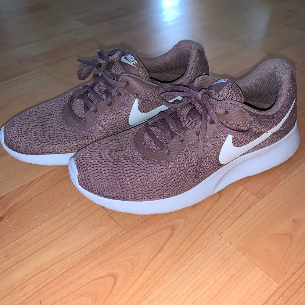 Nike Tanjun Sneakers